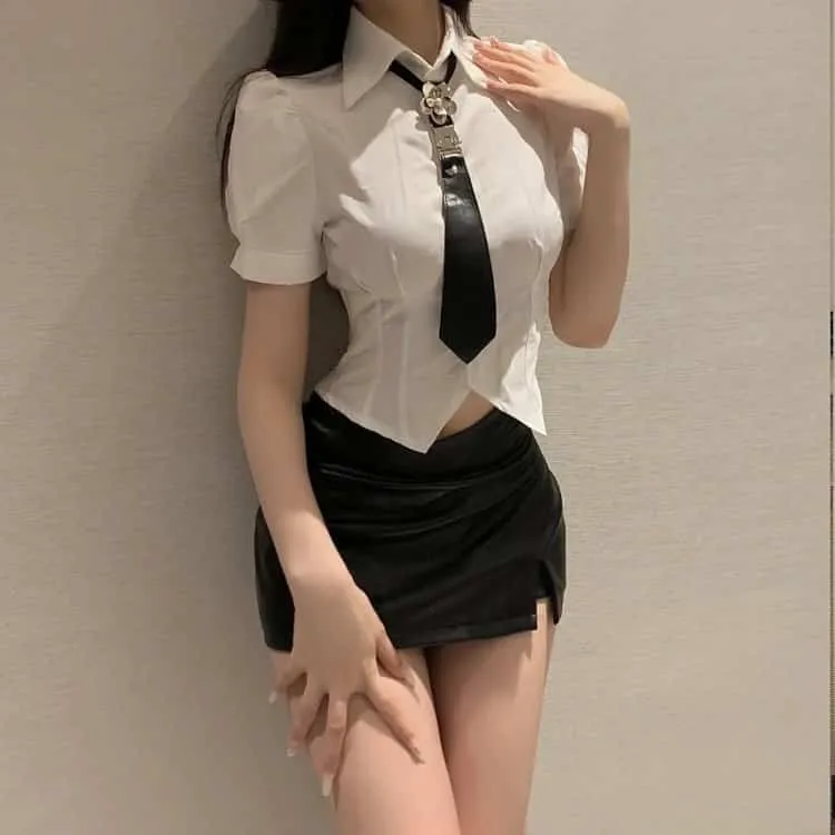 女性悬疑复仇《小姐》同类绝佳作品《女教师》：压抑女教师的极致反击，阶级与欲望的崩塌