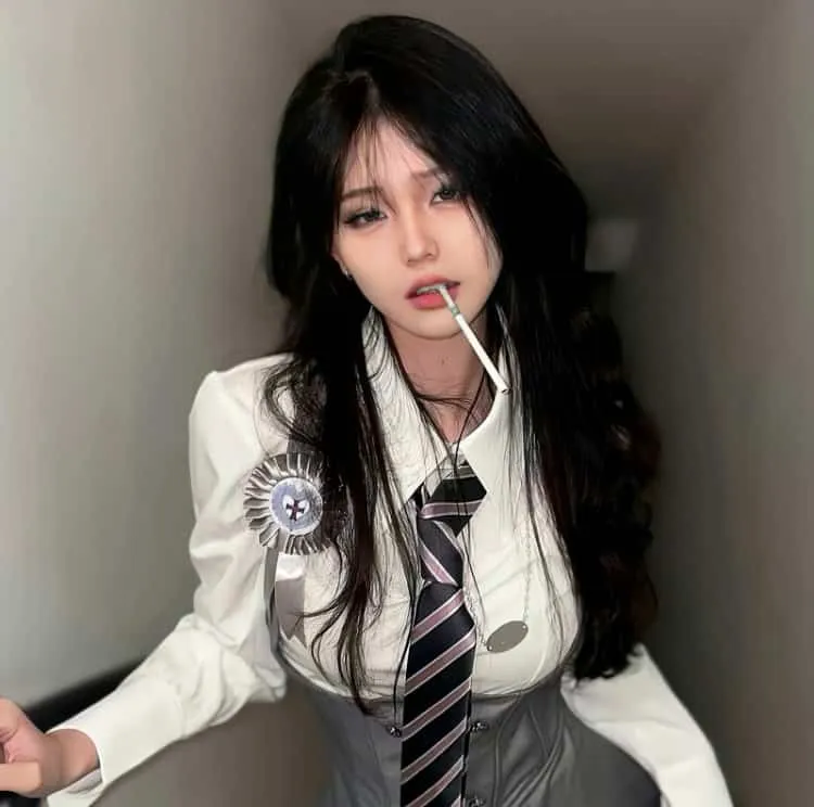 【反战童话】《哈尔的移动城堡》原著《魔法阿妈》？(非日影) -> 改用：《玛丽与魔女之花》米林宏昌：继承吉卜力画风的魔幻冒险奇遇